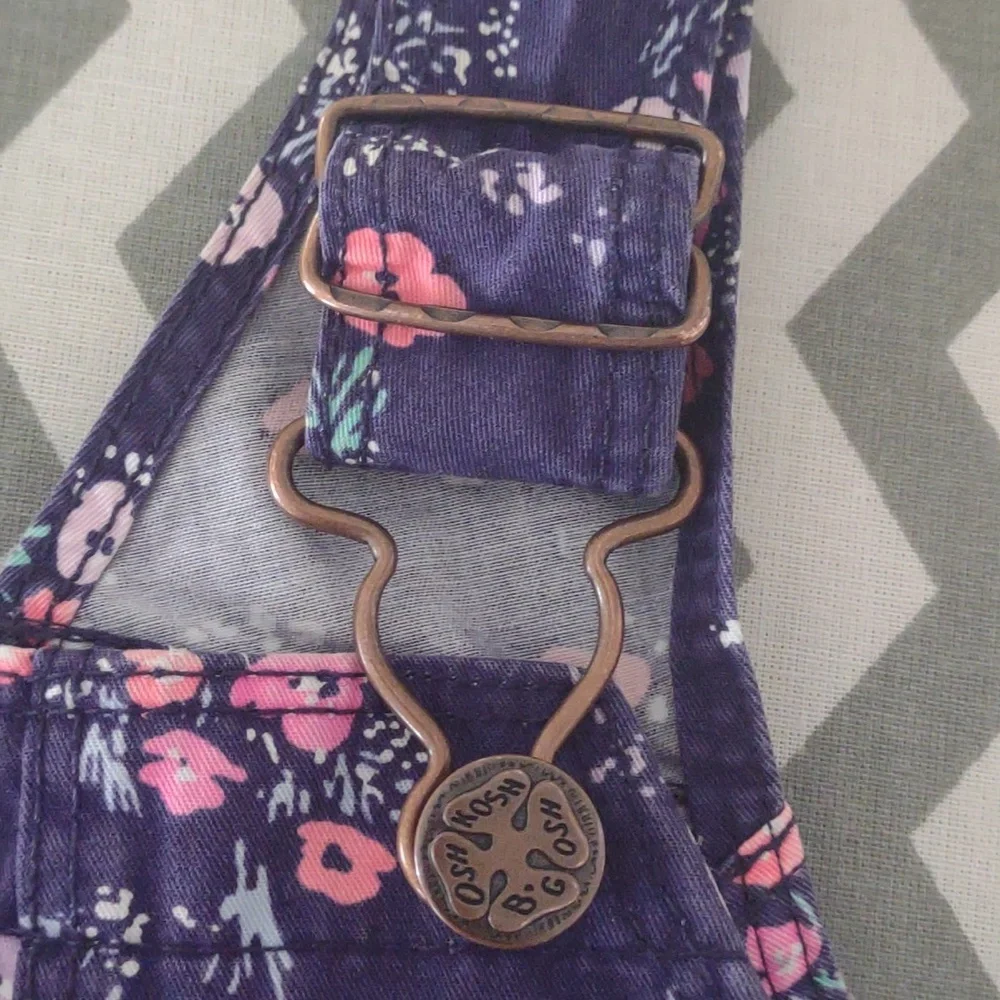 OshKosh B'gosh purple/pink floral cotton overalls Size 6‎ months